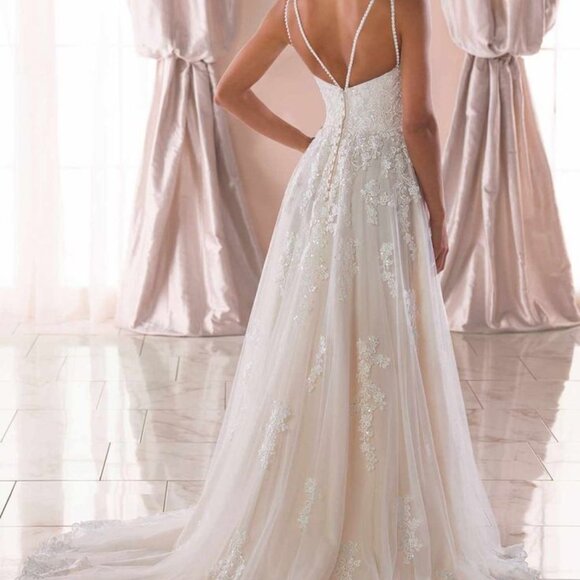 Stella York wedding gown - brand new, never worn - Picture 10 of 11